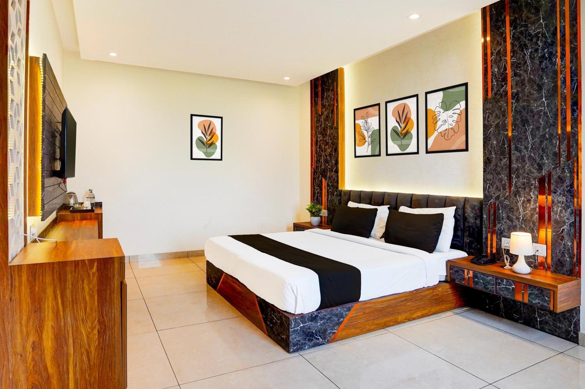 Krone International A Family Near Igi Airport Delhi Hotel *