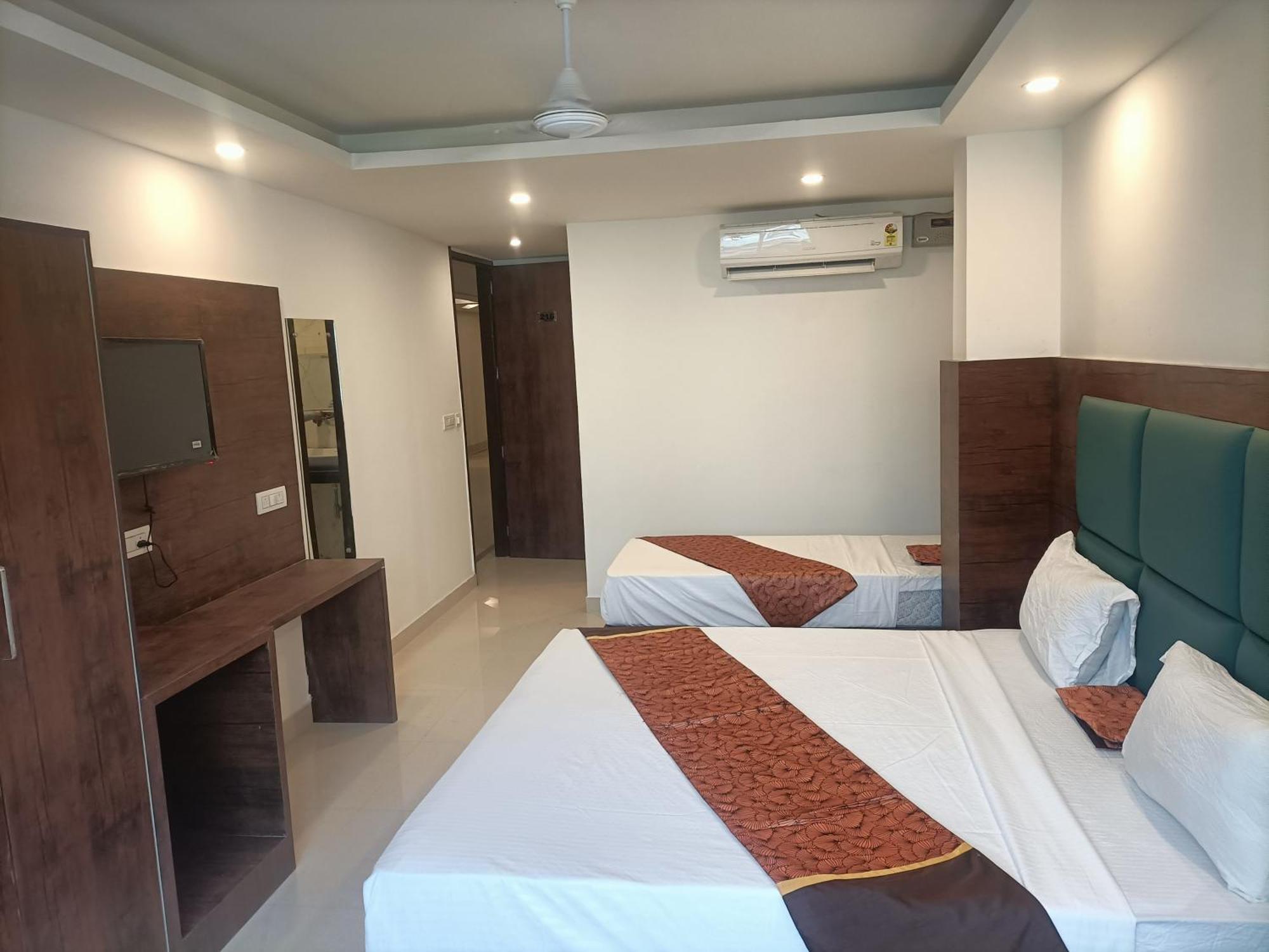 Krone International A Family Near Igi Airport Delhi New Delhi