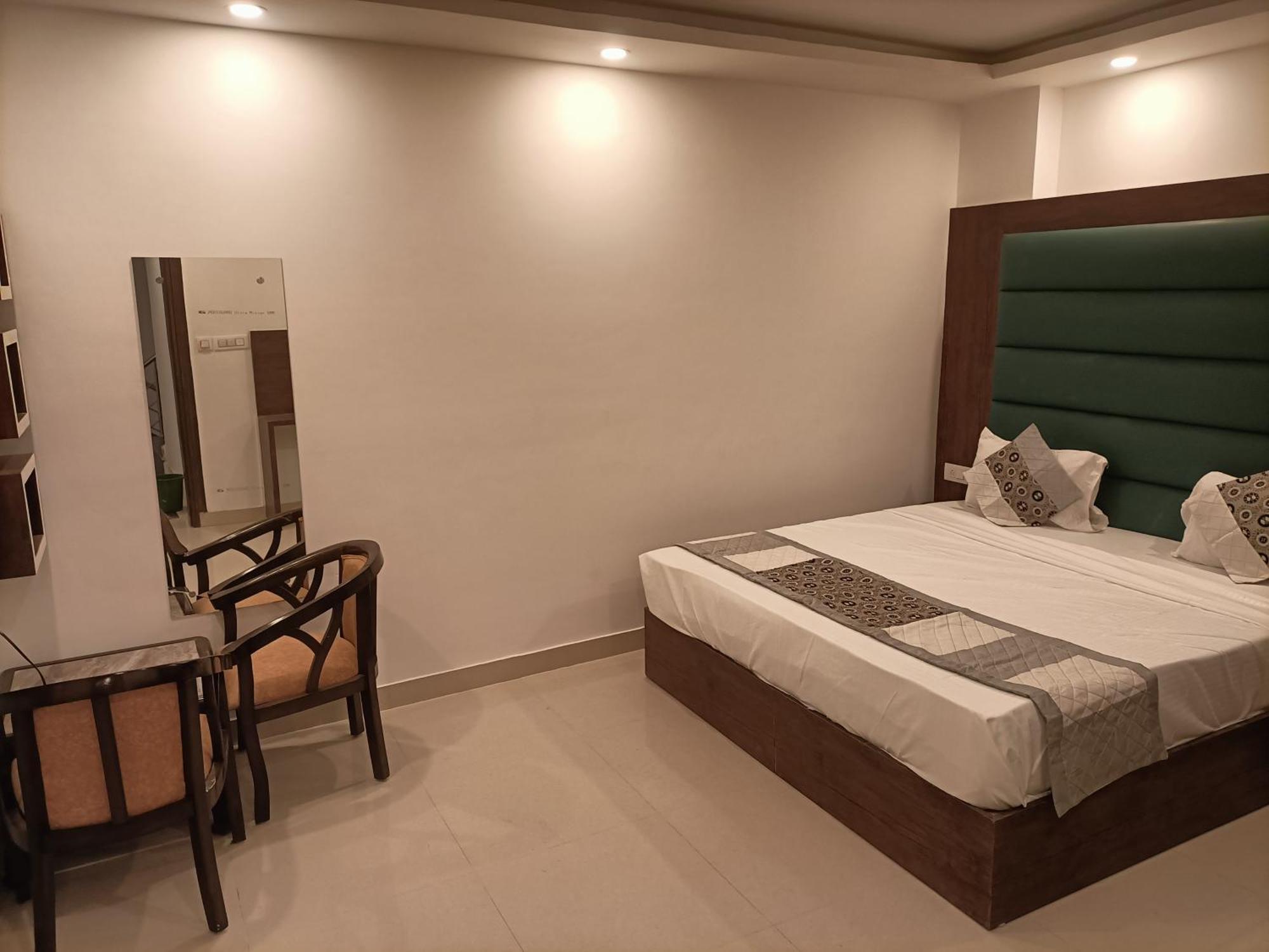 Krone International A Family Near Igi Airport Delhi New Delhi